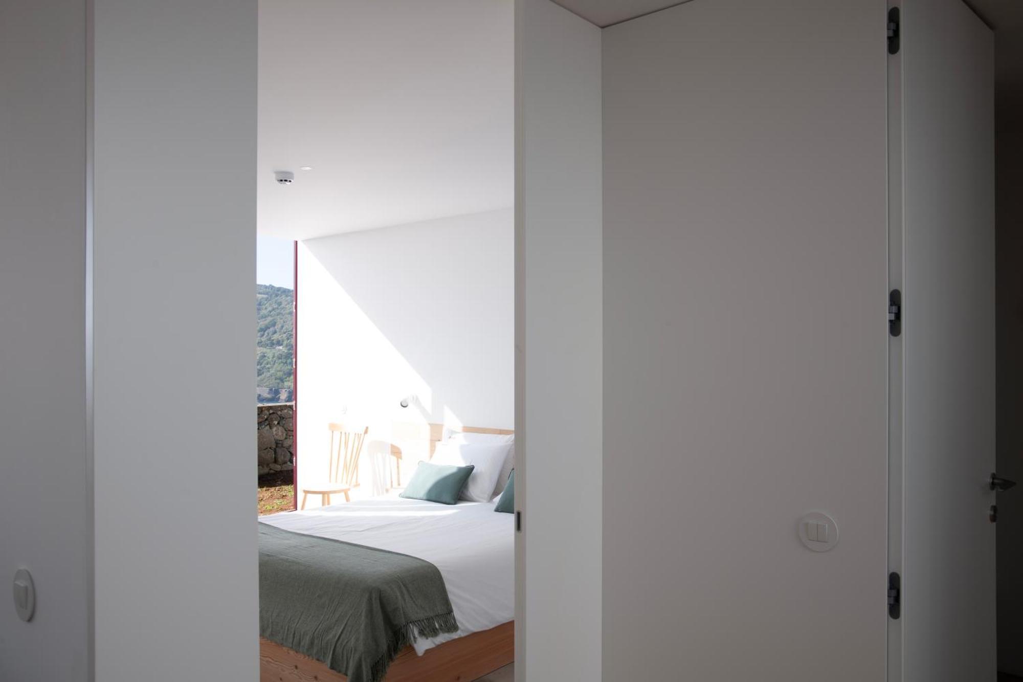 Angra + Apartment Angra do Heroismo Room photo
